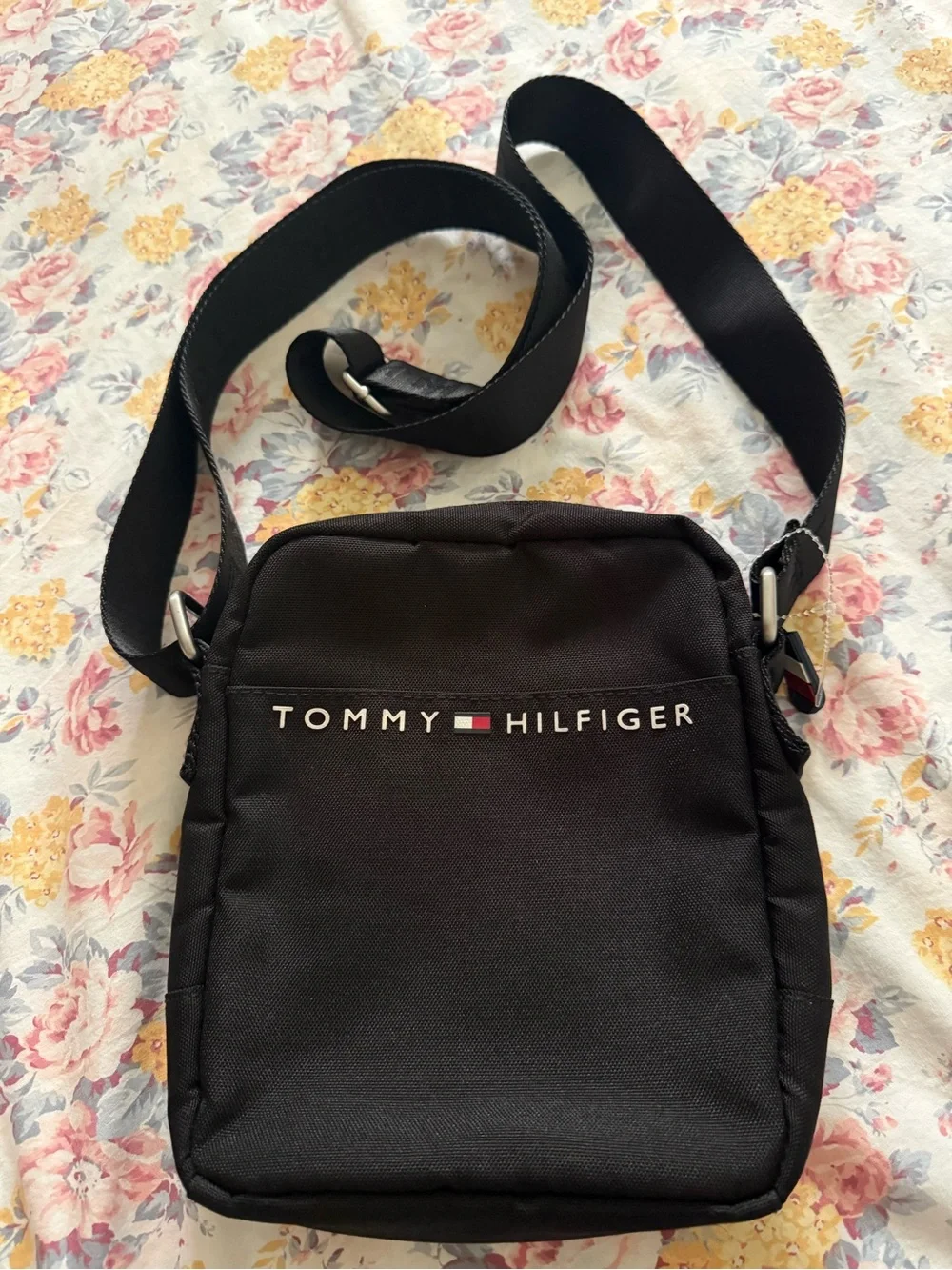 Tommy Hilfiger Black Compact Crossbody Messenger Bag